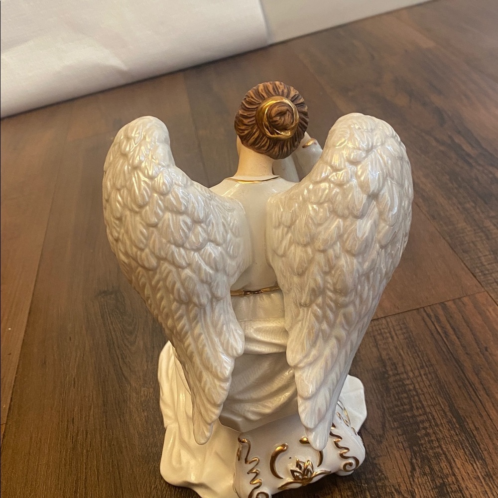 Elegant White and Gold Angel Figurines - Picture 4 of 11